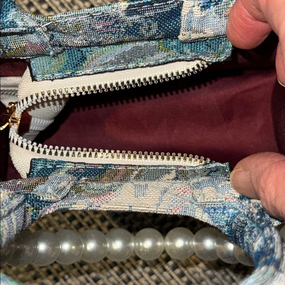 True Love 🎉host pick🎉🎈 NWT floral mini denim tapestry bag